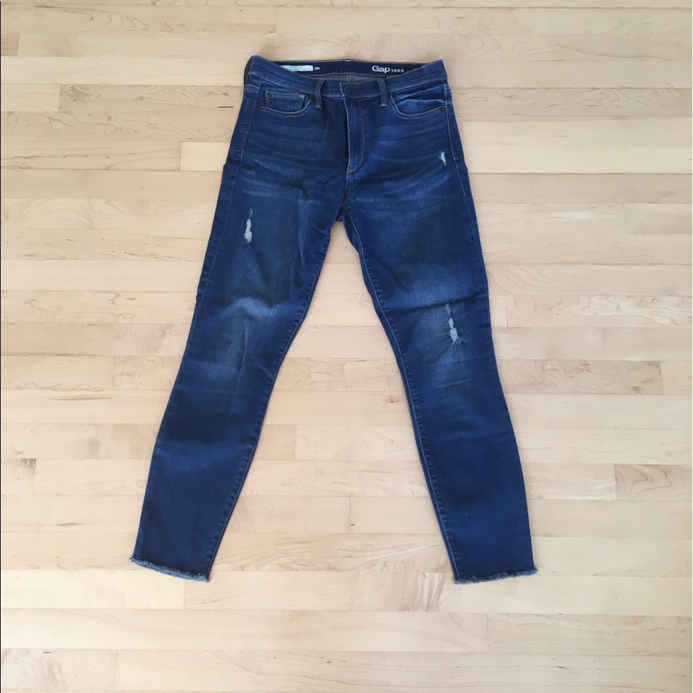 Jeans with frayed bottom