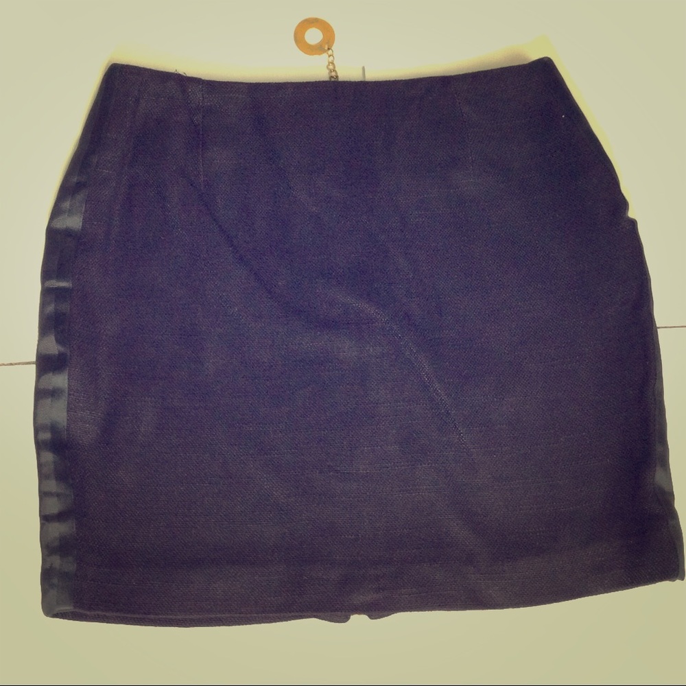 NWOT Against gravity girls mini above knee skirt