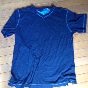 Robert Graham men's V-neck T-shirt