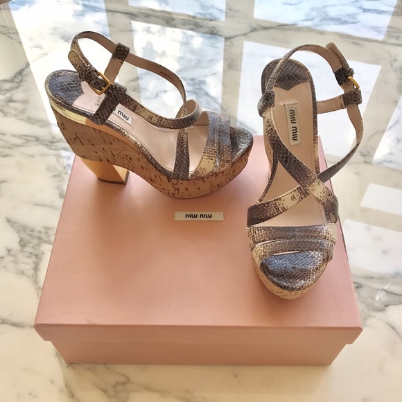 MIU MIU Roccia python, cork, & gold platform shoe - Picture 2 of 4