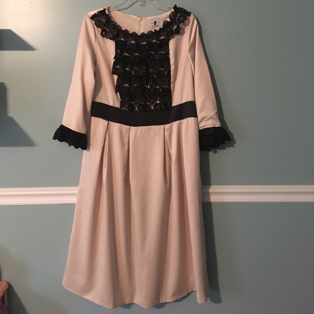 Dainty Jewell's dress