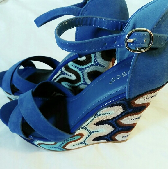 Shoes - (NEW )BANBOO BLUE WEDGE CRISSCROSS SHOES