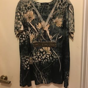 B.L.E.U. Woman's Top 2X Gold Sparkles & Studs