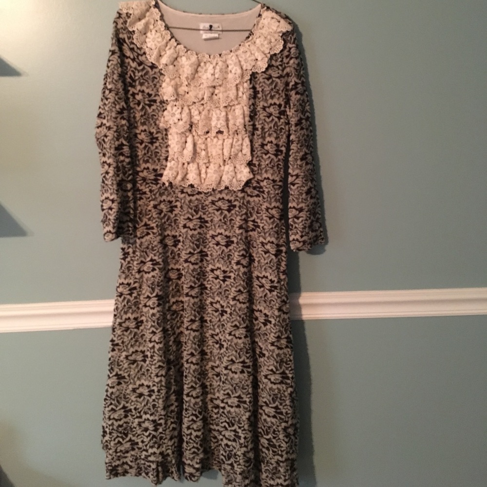 Dainty Jewell's dress