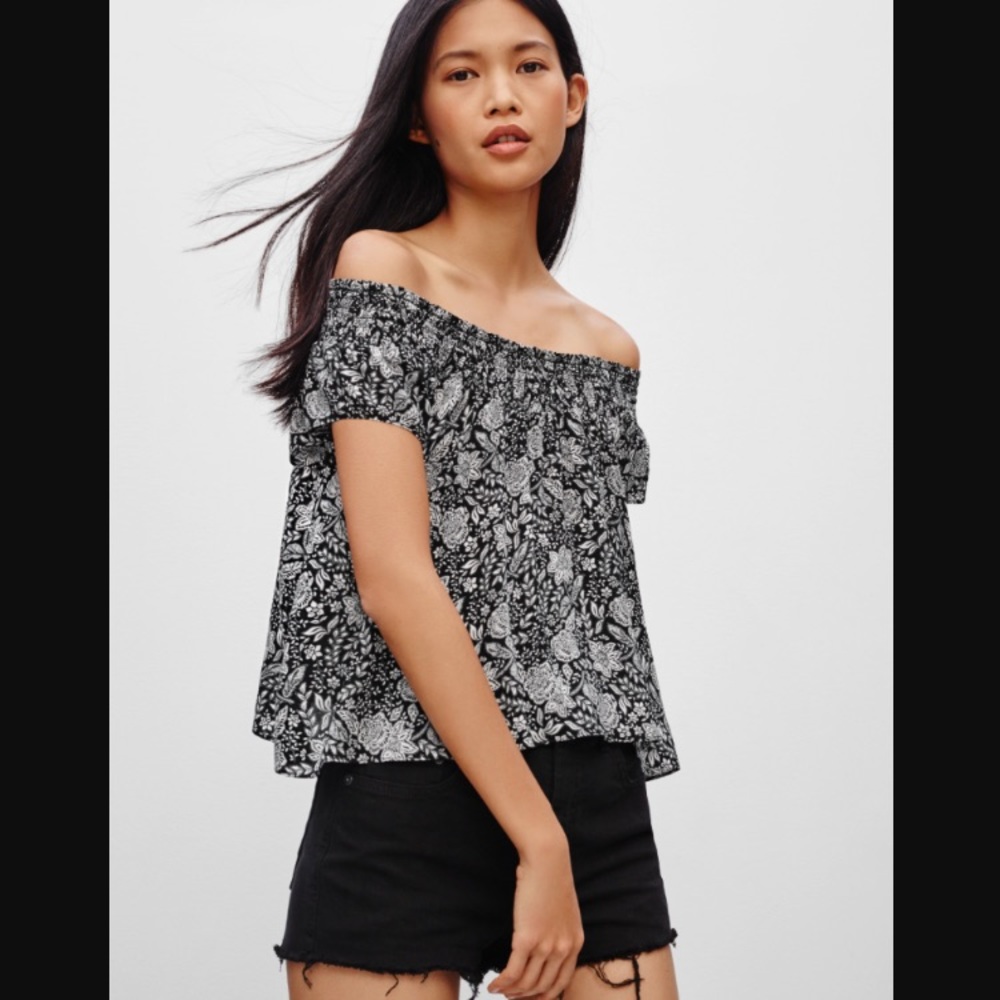 🔴Aritzia Talula Off Shoulder Cabrini Top S