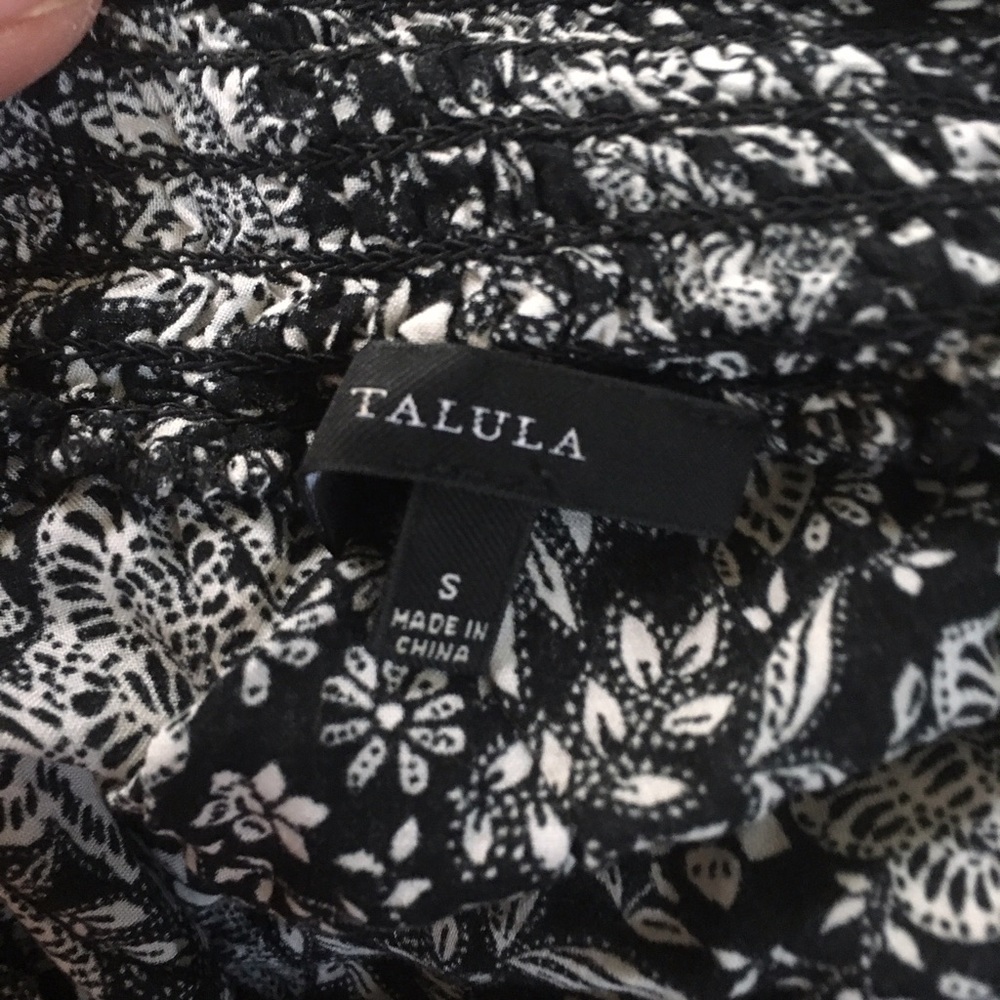 🔴Aritzia Talula Off Shoulder Cabrini Top S - Picture 5 of 5