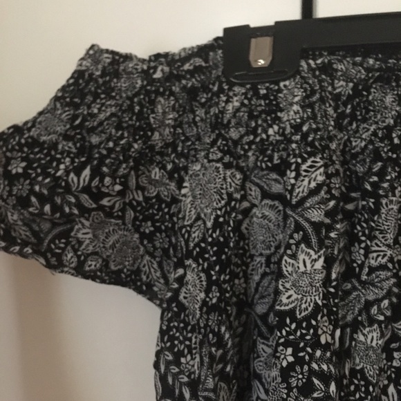 🔴Aritzia Talula Off Shoulder Cabrini Top S - Picture 4 of 5