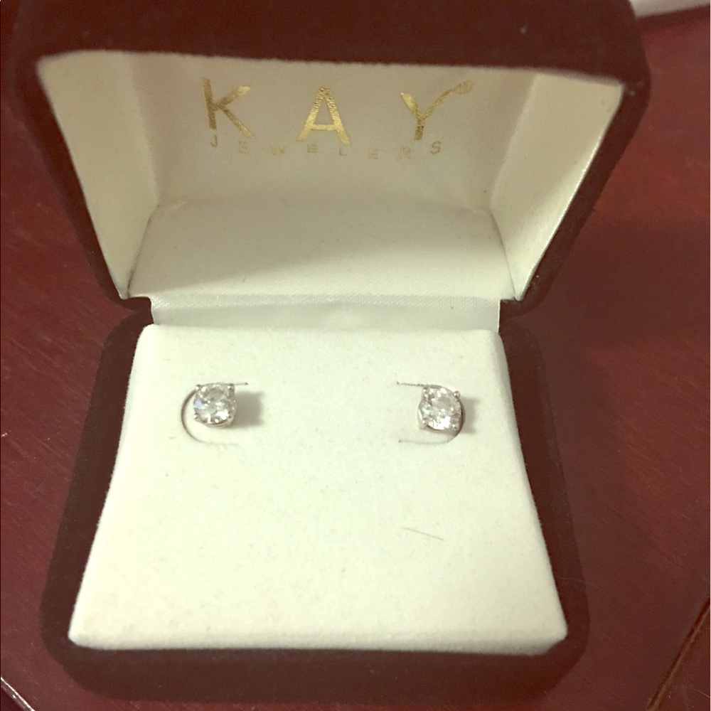 *SOLD* 1 Ct diamond earrings
