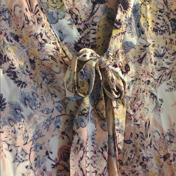 BCBGeneration tie front kimono - Picture 3 of 3