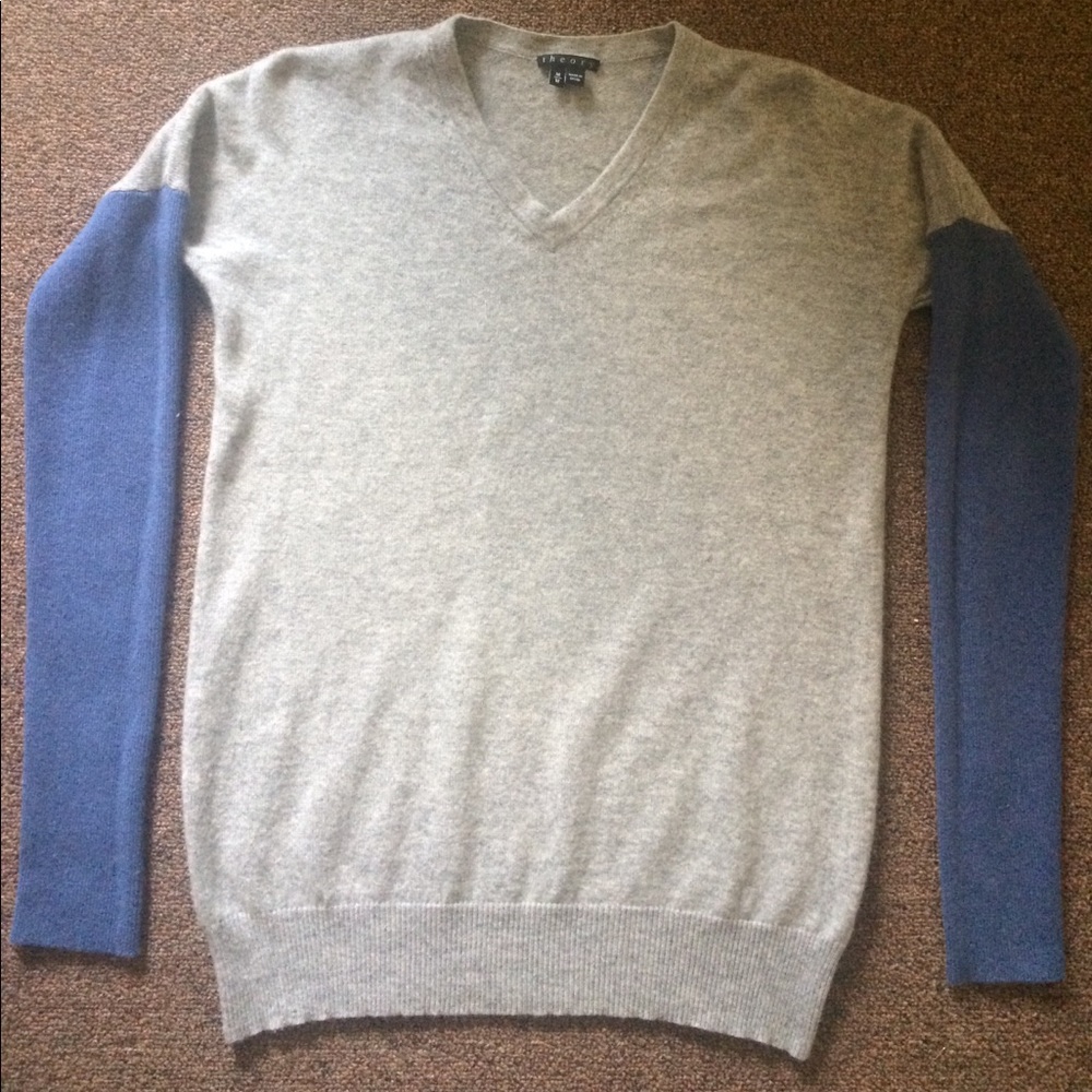 Theory cashmere sweater M Like New!