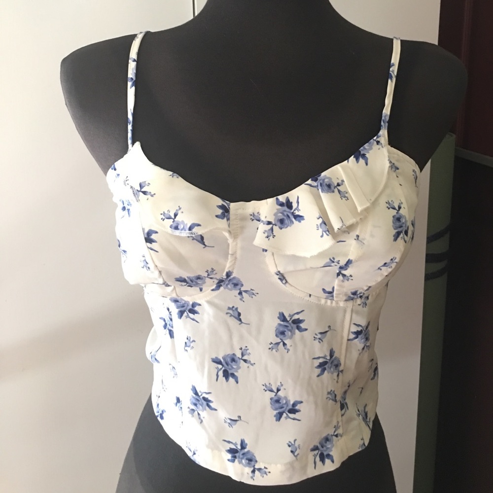 White and Blue Rose 🌹 crop top by Keds M