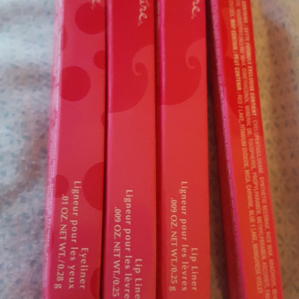 MK Lip liner not available til later