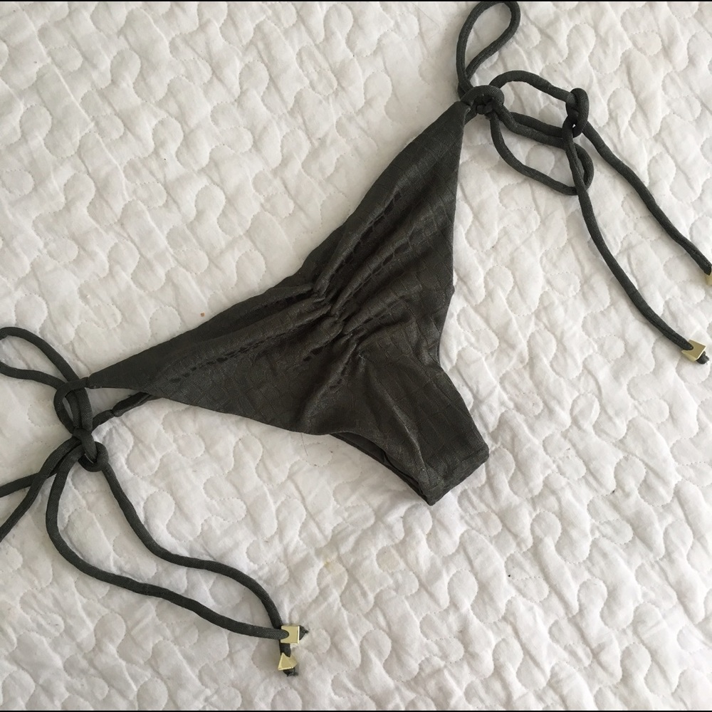 Beach Riot Bottoms - Picture 4 of 4