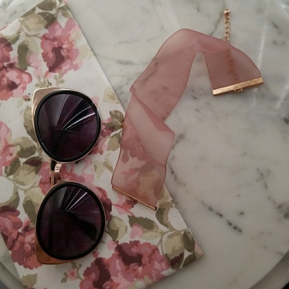 Cat Eye Aviators w/ Choker - Picture 1 of 4