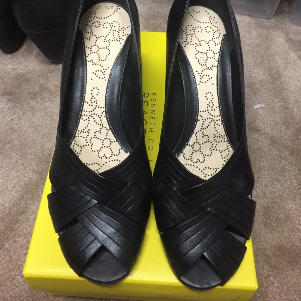 NWOT leather wedges