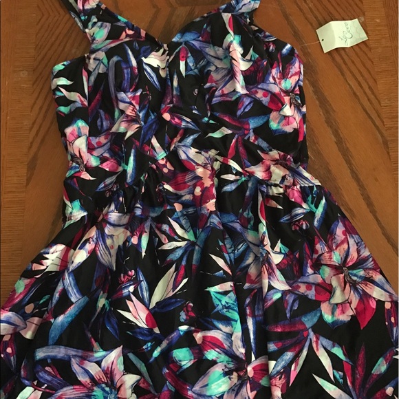 Two one piece swimsuits. Size 16 - Picture 1 of 5