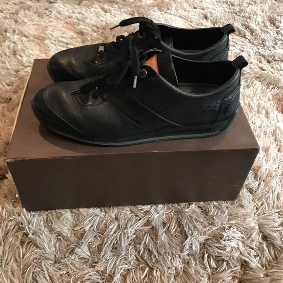 Louis Vuitton leather sneaker - Picture 1 of 6
