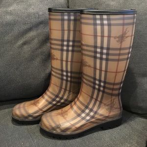 ☔️☔️Classic Burberry Rain Boot☔️☔️