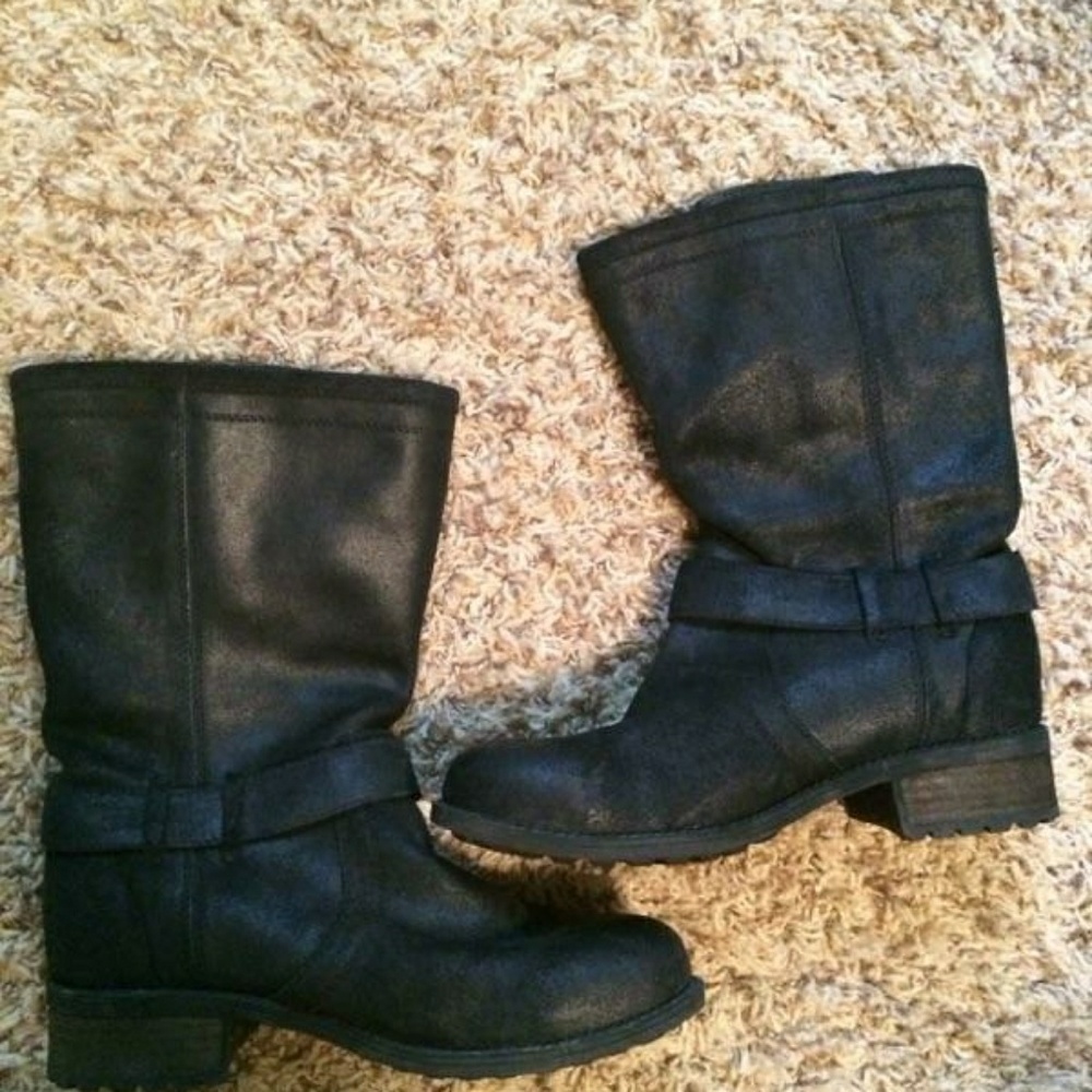 UGG