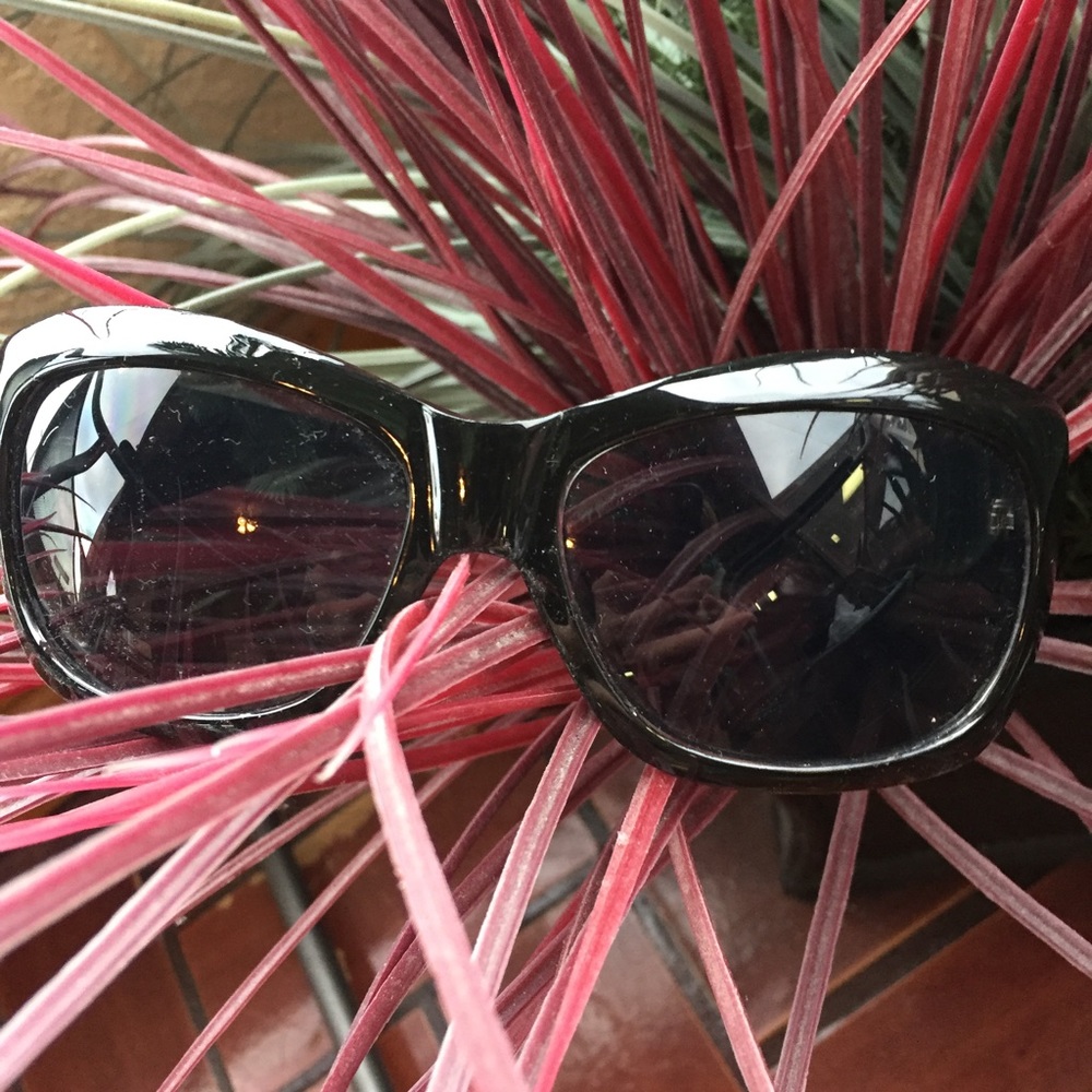 😎BETSEY JOHNSON Sunglasses "XOX BETSEY" Signature