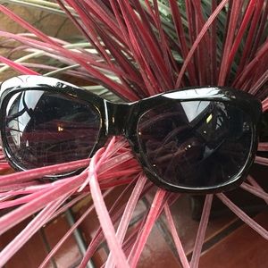 😎BETSEY JOHNSON Sunglasses "XOX BETSEY" Signature