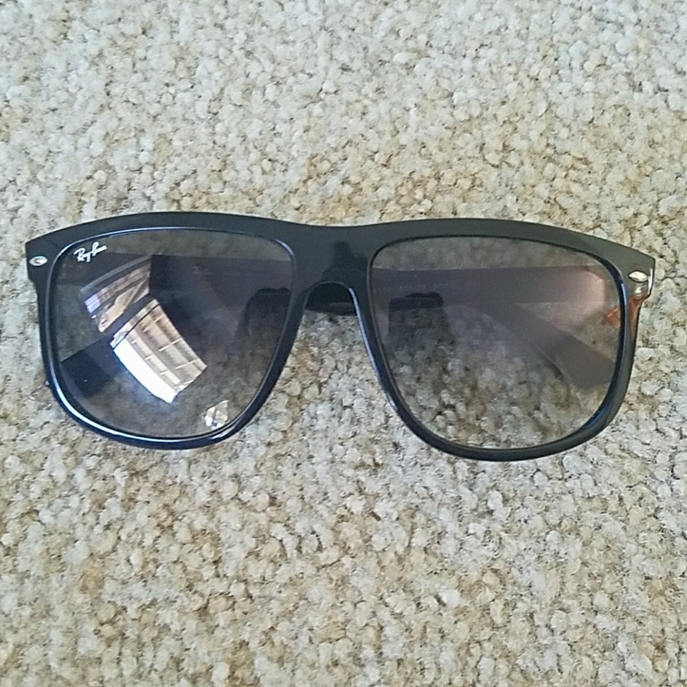 Ray-Ban Sunglasses RB4147