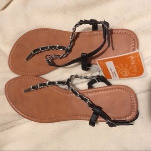 Women T strap chain sandals
