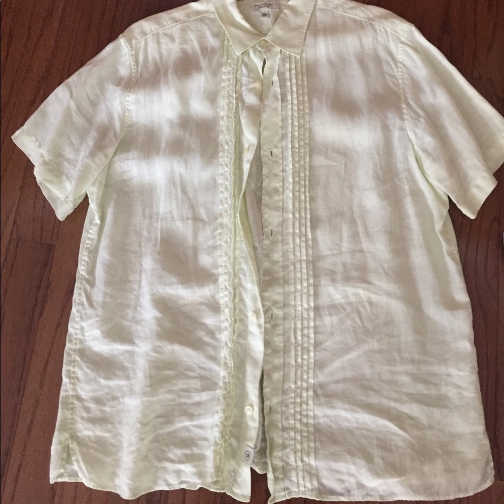 Men's lightweight short sleeve casual button down