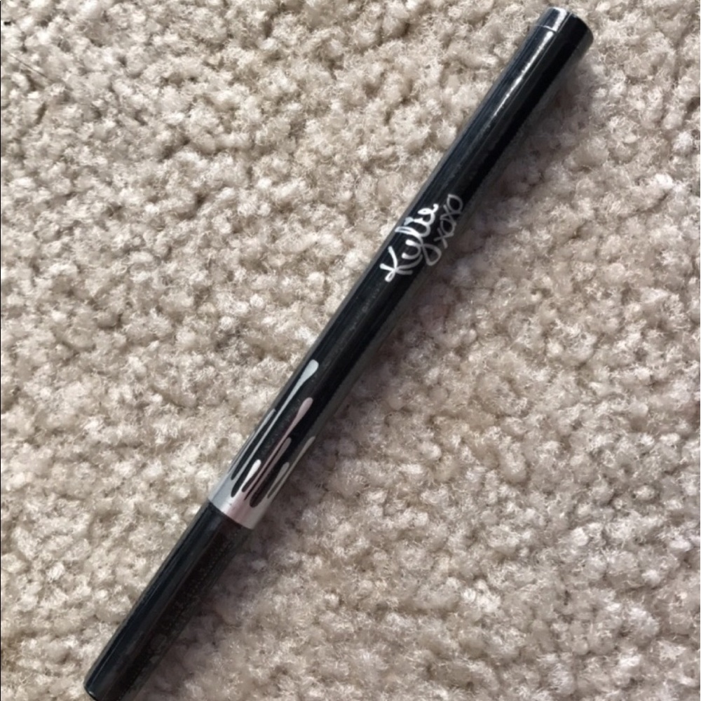 kylie jenner liquid eyeliner pen