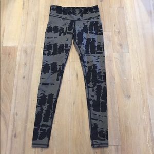 Alo Yoga Tie Dye Airbrush Leggings size XS