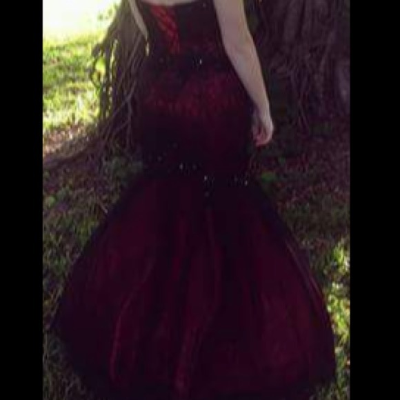 Evening gown - Picture 2 of 2