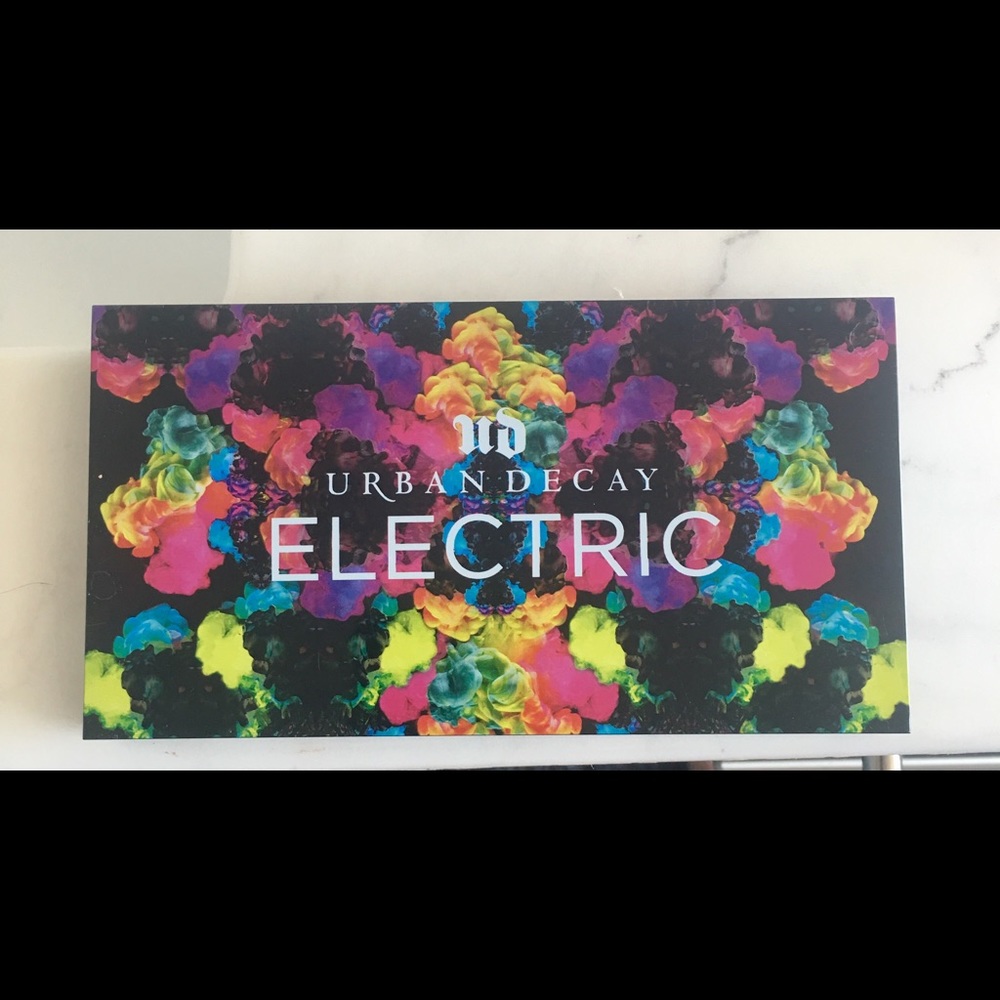 Urban Decay ELECTRIC eyeshadow palette