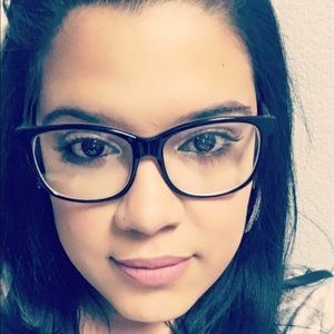 Meet your Posher, Claudia