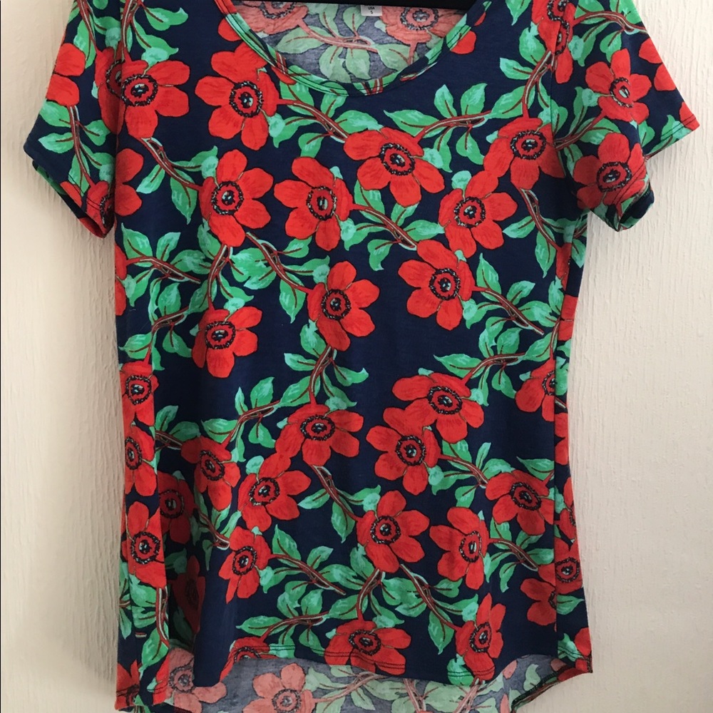 Small LuLaRoe Floral Classic T