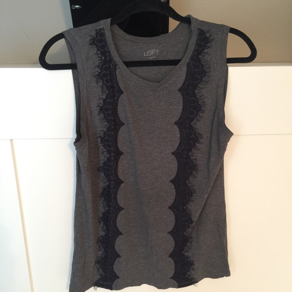 Sleeveless dress shirt