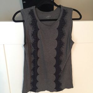 Sleeveless dress shirt