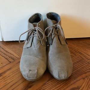 TOMS size 8 good condition heeled booties