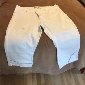 Gap white Jean low rise cropped size 20