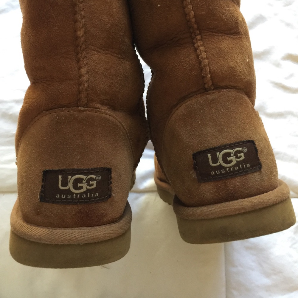 Ugg Boots In Classic Brown Color Size 6