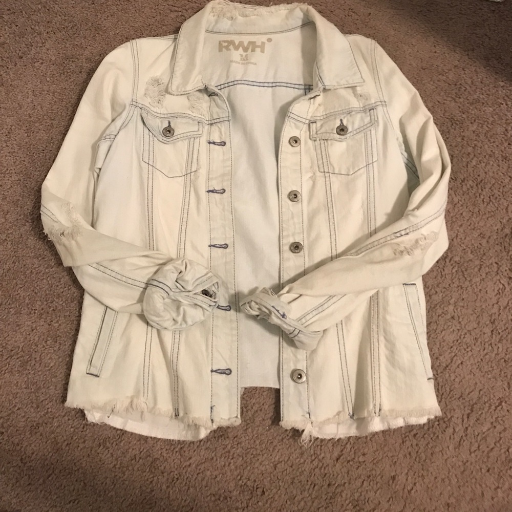 ⭐️FRAYED HEM DESTRUCTED DENIM JACKET💕