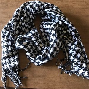 Houndstooth Scarf
