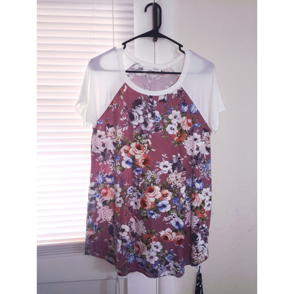 Beautiful soft lightweight floral shirt 🌸