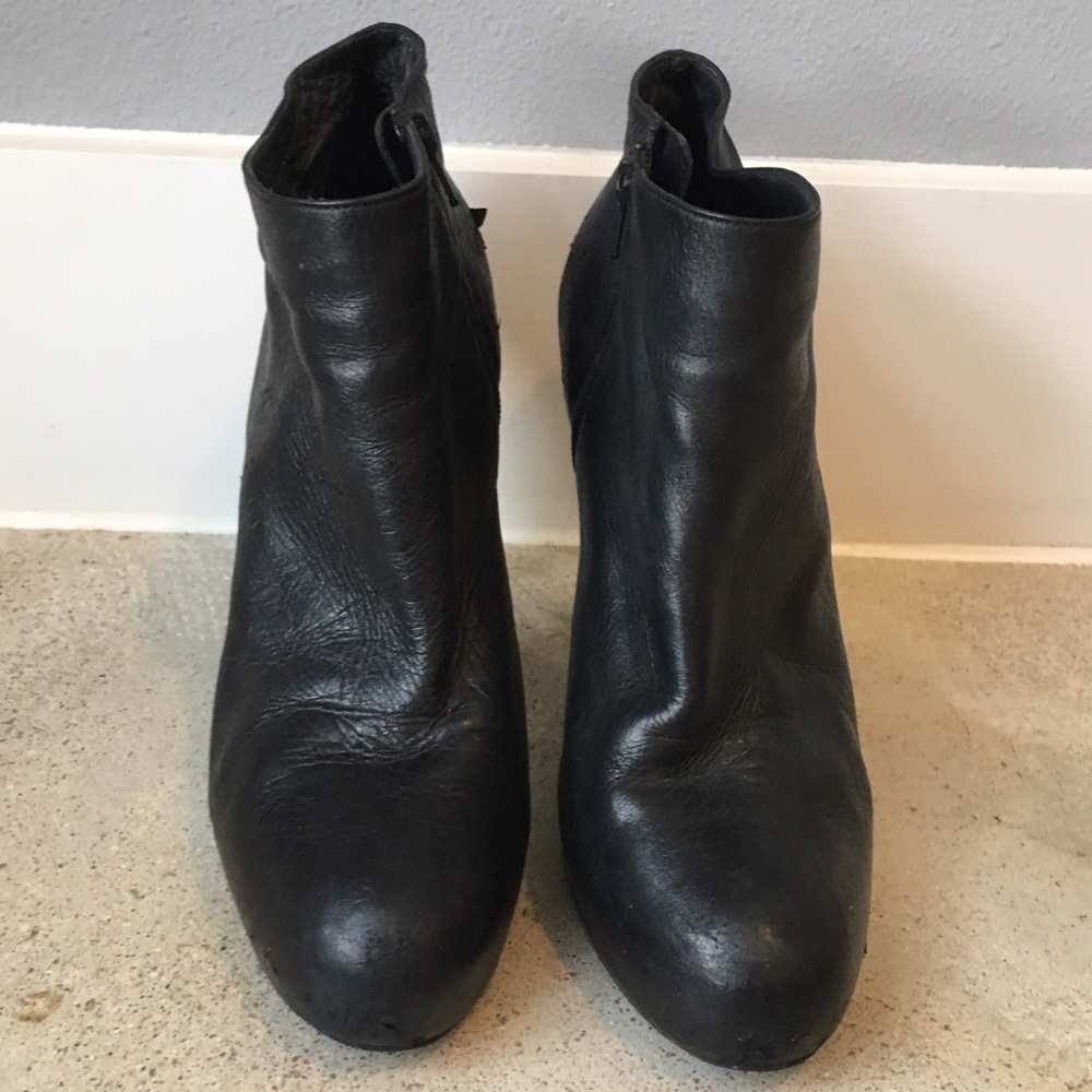 Stuart Weitzman Black Leather Ankle Boots Size 10