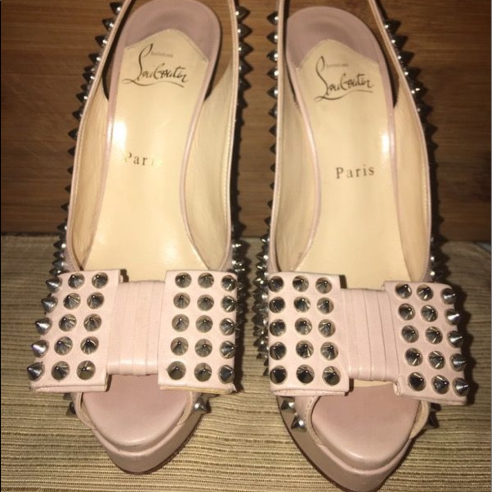 **SOLD👠 Louboutin Bow Spike Heels 💋 - Picture 4 of 7