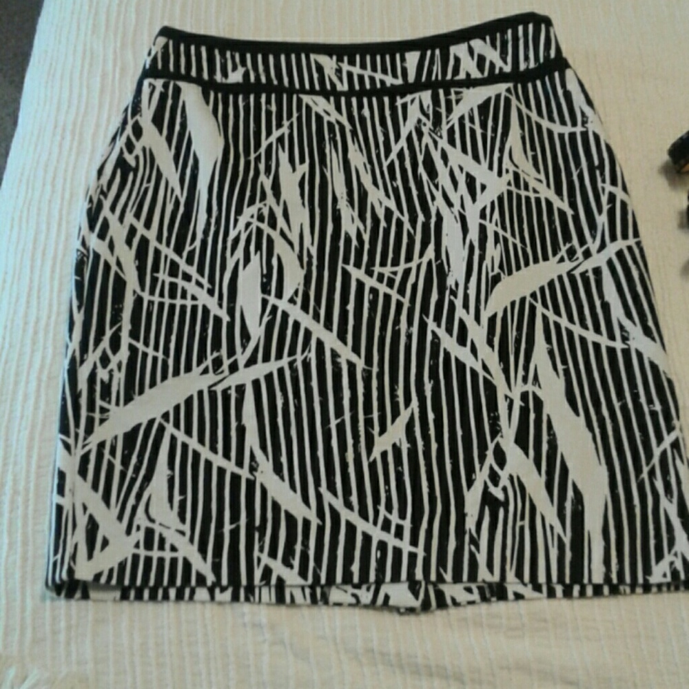 Size 0 pencil skirt by the Limited