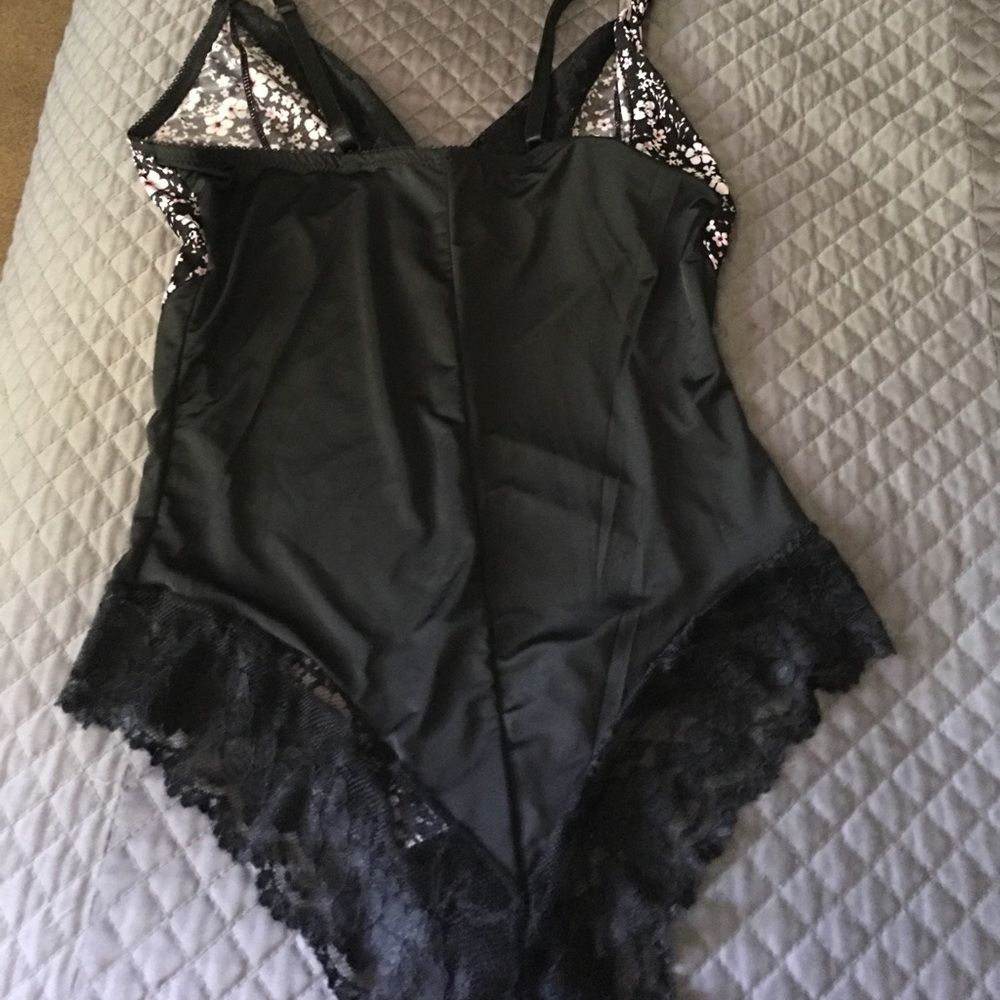 Lingerie - Picture 2 of 2
