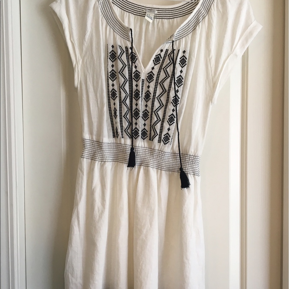 White w Black Forever 21 Tunic