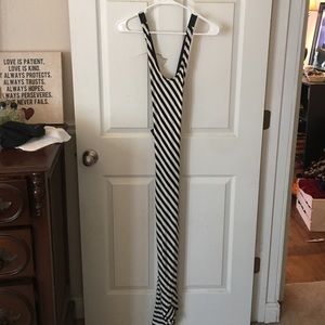 BLACK/WHITE MAXI DRESS