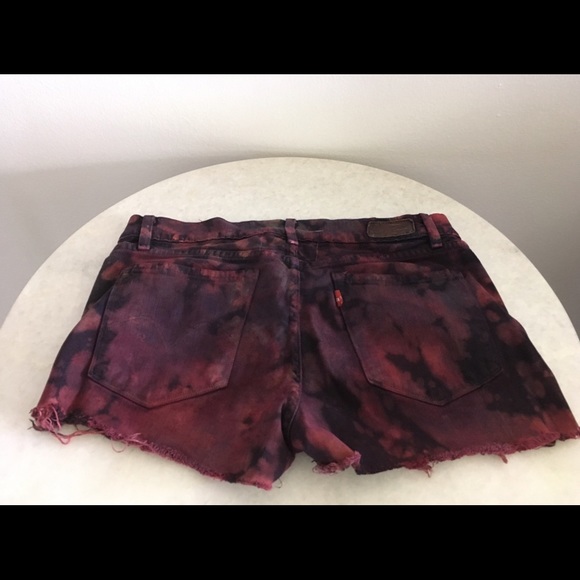 Authentic Levi's Shorts - Picture 2 of 6