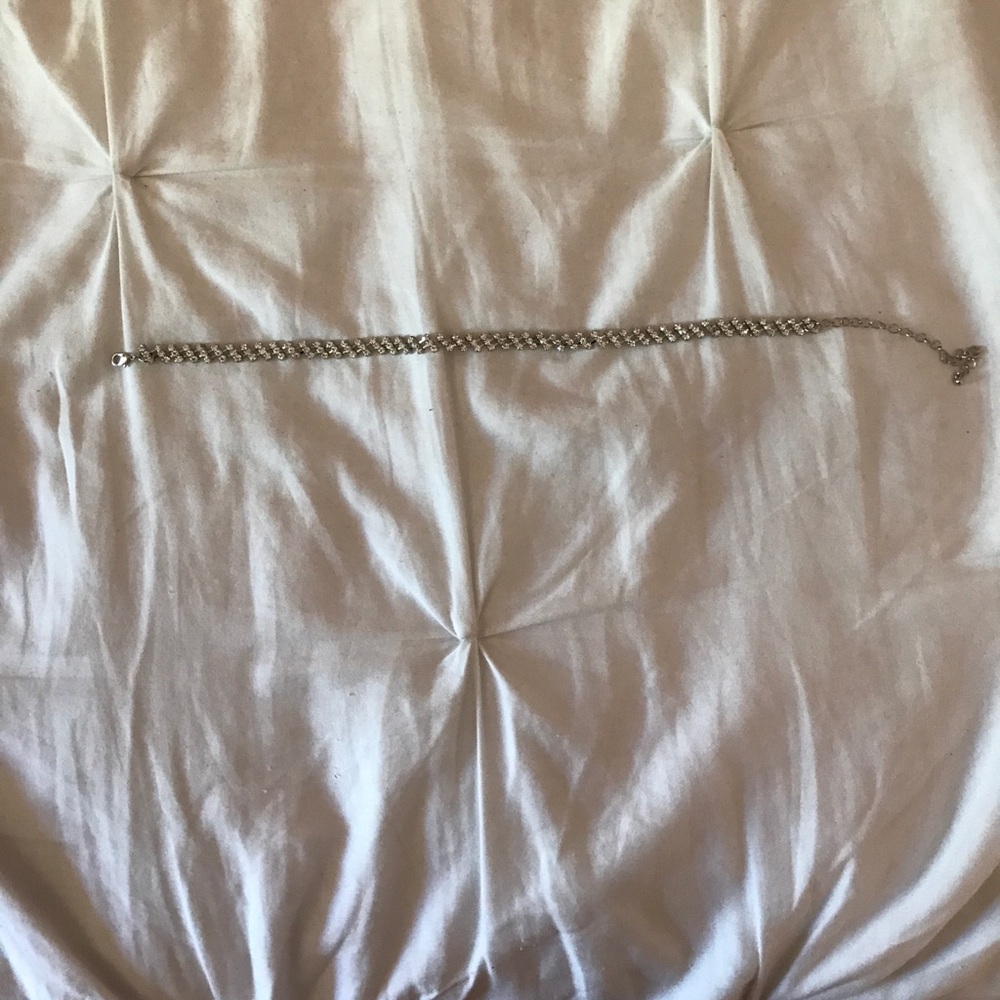 Thin stud choker